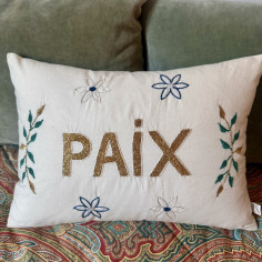 Embroidered cushion Rêves