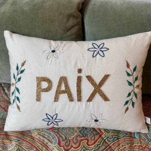 Embroidered cushion Rêves