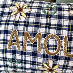 Embroidered cushion AMOUR 2