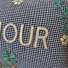 Coussin brodé AMOUR 2
