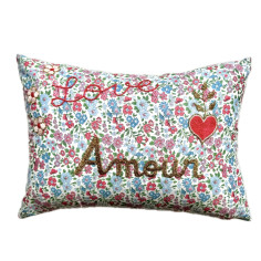 Coussin brodé Amour