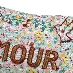 Coussin brodé AMOUR 2