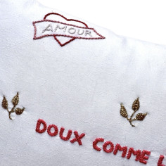 Coussin brodé DOUX COMME... 2