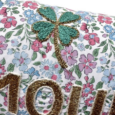 Mini coussin brodé AMOUR 2