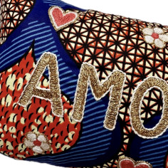 Mini coussin brodé AMOUR 2