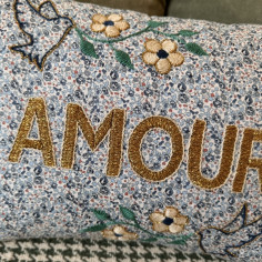 Embroidered cushion AMOUR 2