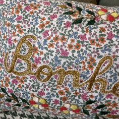 Coussin brodé Bonheur 2