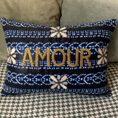 Coussin brodé AMOUR