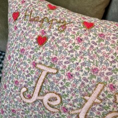 Coussin brodé Je t'aime 2