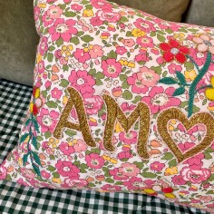 Coussin brodé AMOUR 2