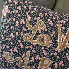 Embroidered cushion AMOUR 2