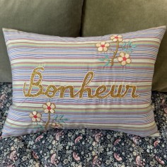 Embroidered cushion Bonheur