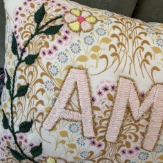 Embroidered cushion AMOUR 2