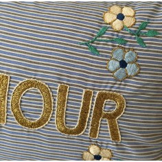 Embroidered cushion AMOUR 2
