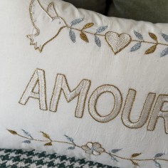 Coussin brodé AMOUR 2