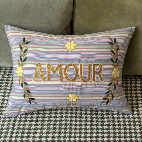 Coussin brodé AMOUR