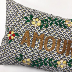 Coussin brodé AMOUR 2