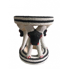 Tabouret perlé du Cameroun...