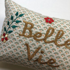Embroidered cushion BELLE VIE 2