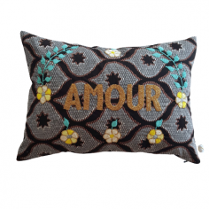 Embroidered wax cushion AMOUR 2