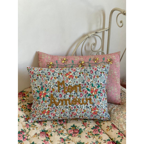 Coussin brodé Mon Amour