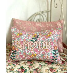 Embroidered cushion AMOUR 2