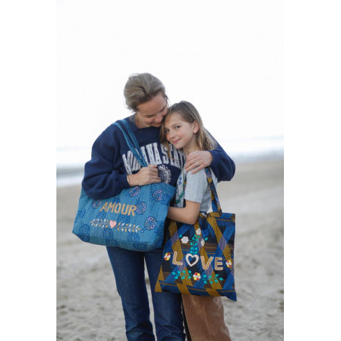 Kossiwa bag embroidered AMOUR