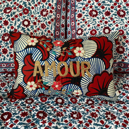 Coussin brodé AMOUR